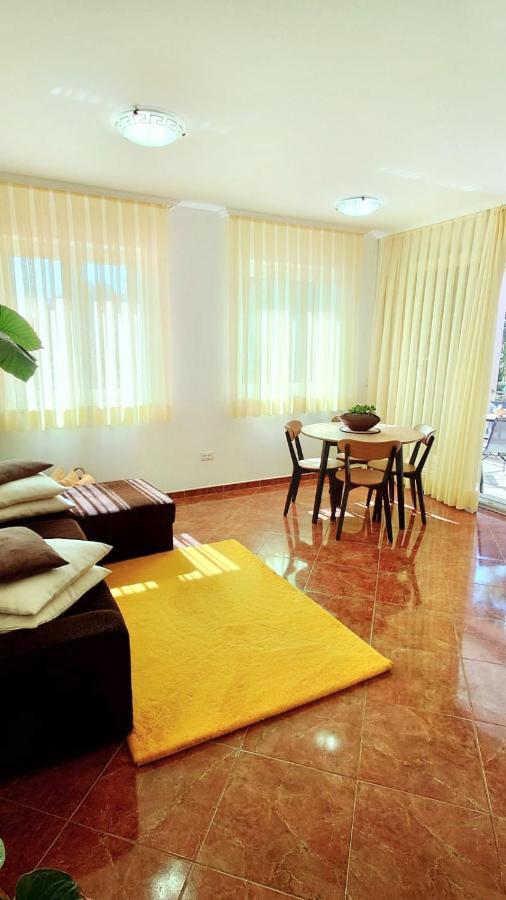 Apartments Lola Ровинь Экстерьер фото
