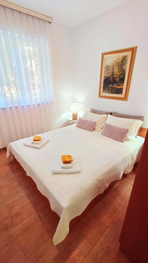 Apartments Lola Ровинь Экстерьер фото