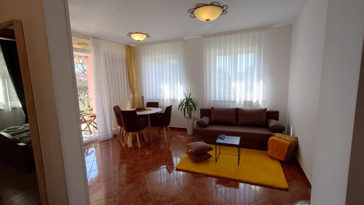 Apartments Lola Ровинь Экстерьер фото