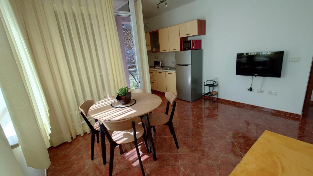 Apartments Lola Ровинь Экстерьер фото