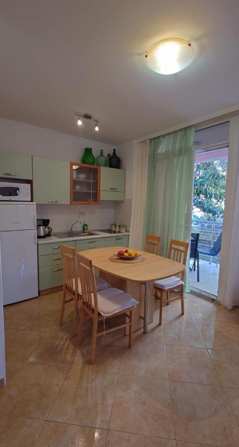 Apartments Lola Ровинь Экстерьер фото
