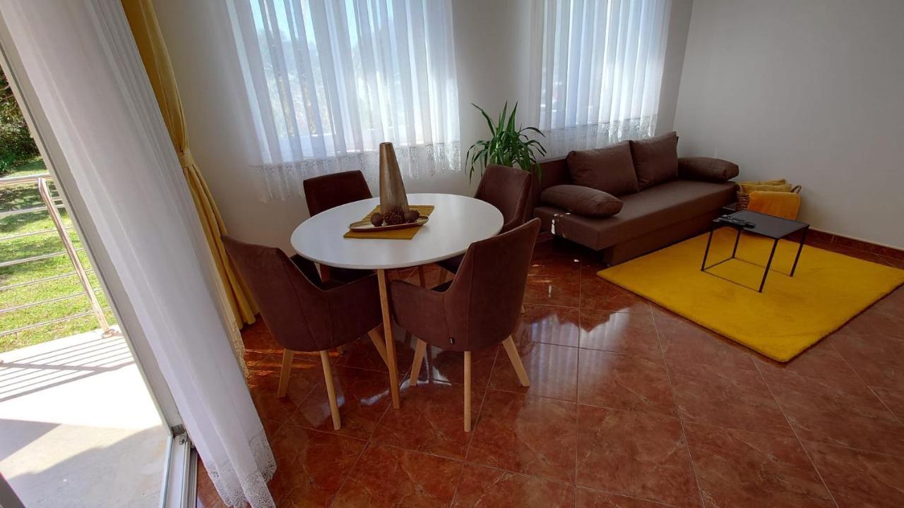 Apartments Lola Ровинь Экстерьер фото