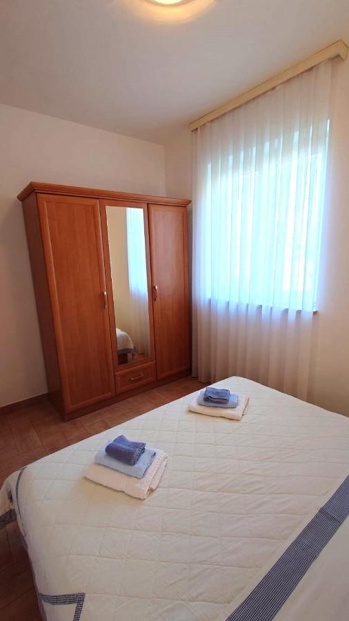 Apartments Lola Ровинь Экстерьер фото
