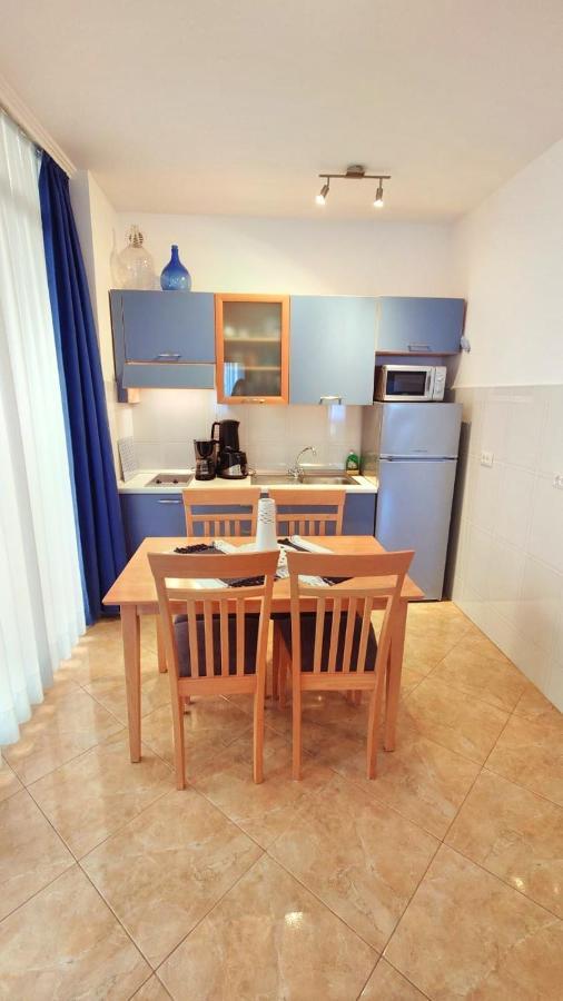 Apartments Lola Ровинь Экстерьер фото