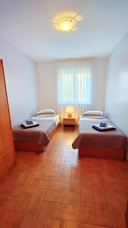 Apartments Lola Ровинь Экстерьер фото